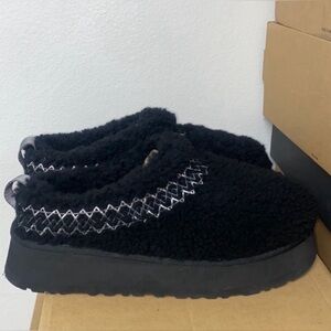 UGG TAZZ
